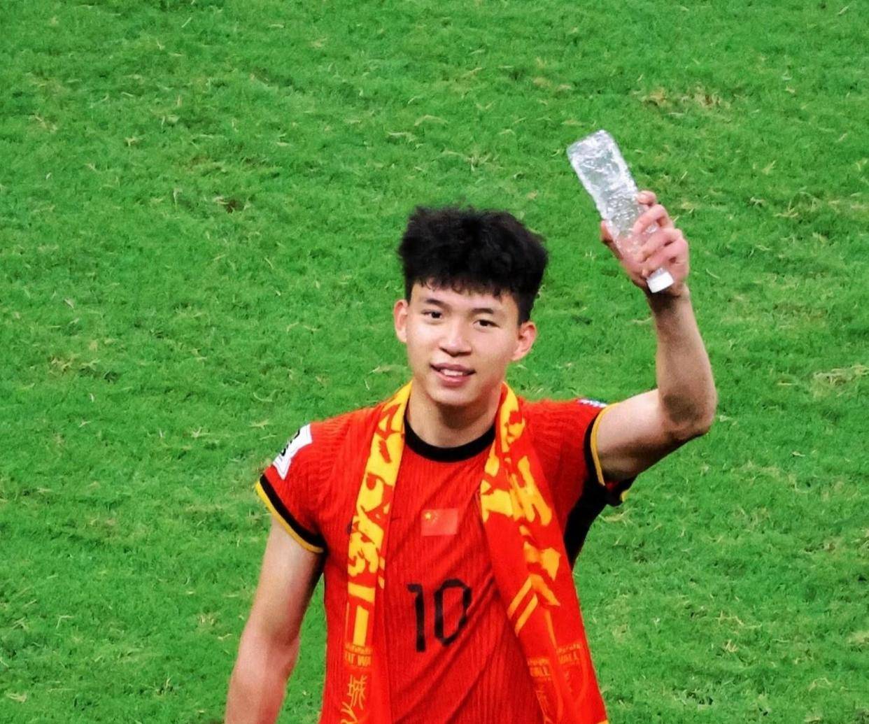 3场0球！王钰栋真比不了武磊？不传球张玉宁惹争议，成国足最大输家