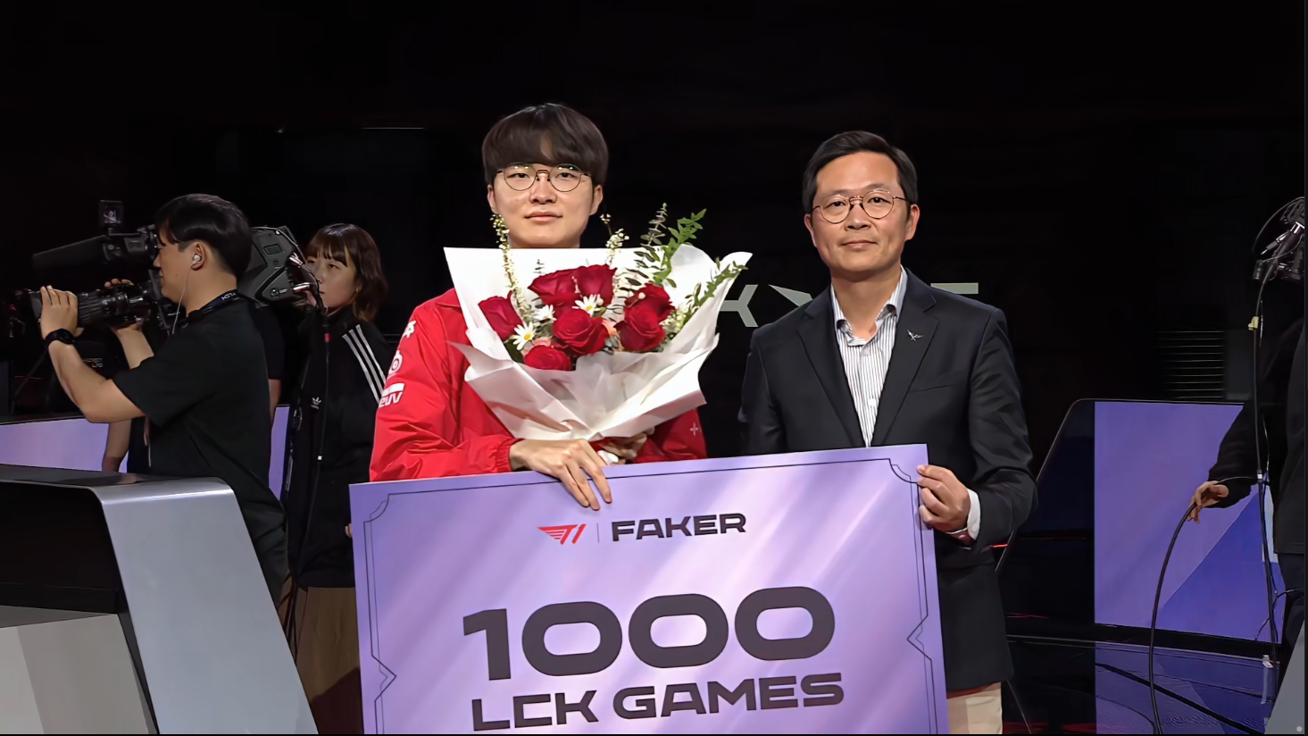 魔王再临！Faker第八次带领T1打进MSI，高居历史第一50亮605回复英雄联盟的简单介绍