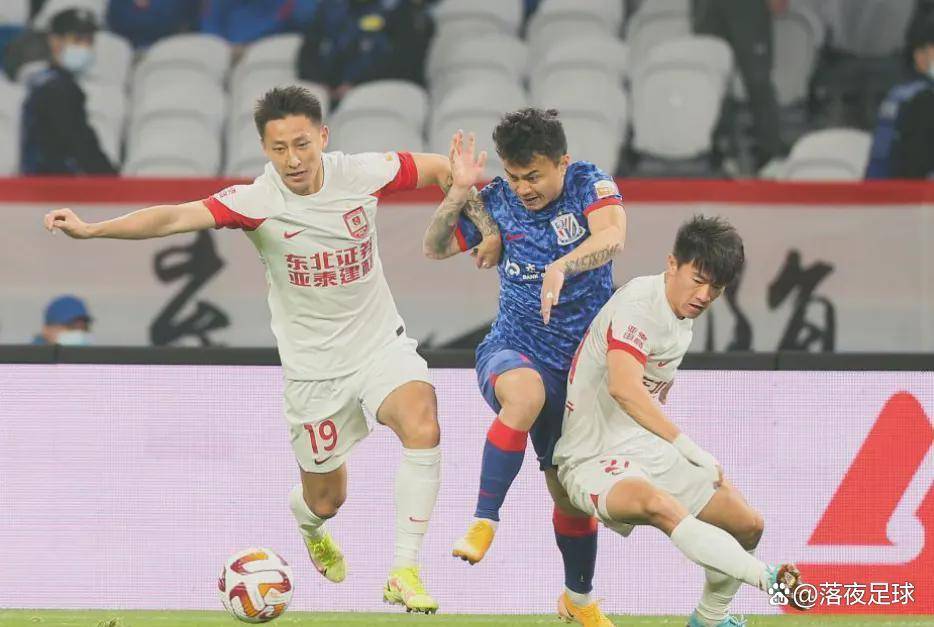 88分钟绝杀！中国男足2-1掀翻亚洲冠军球迷沸腾了下轮的简单介绍
