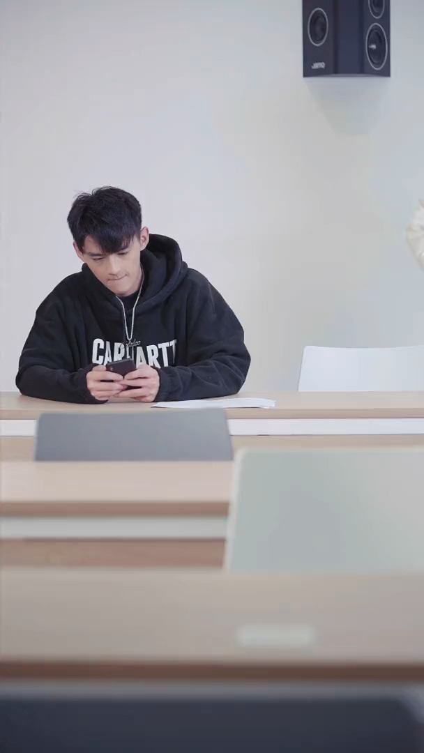 包含狂风中的激烈滑冰比赛心跳不止的词条